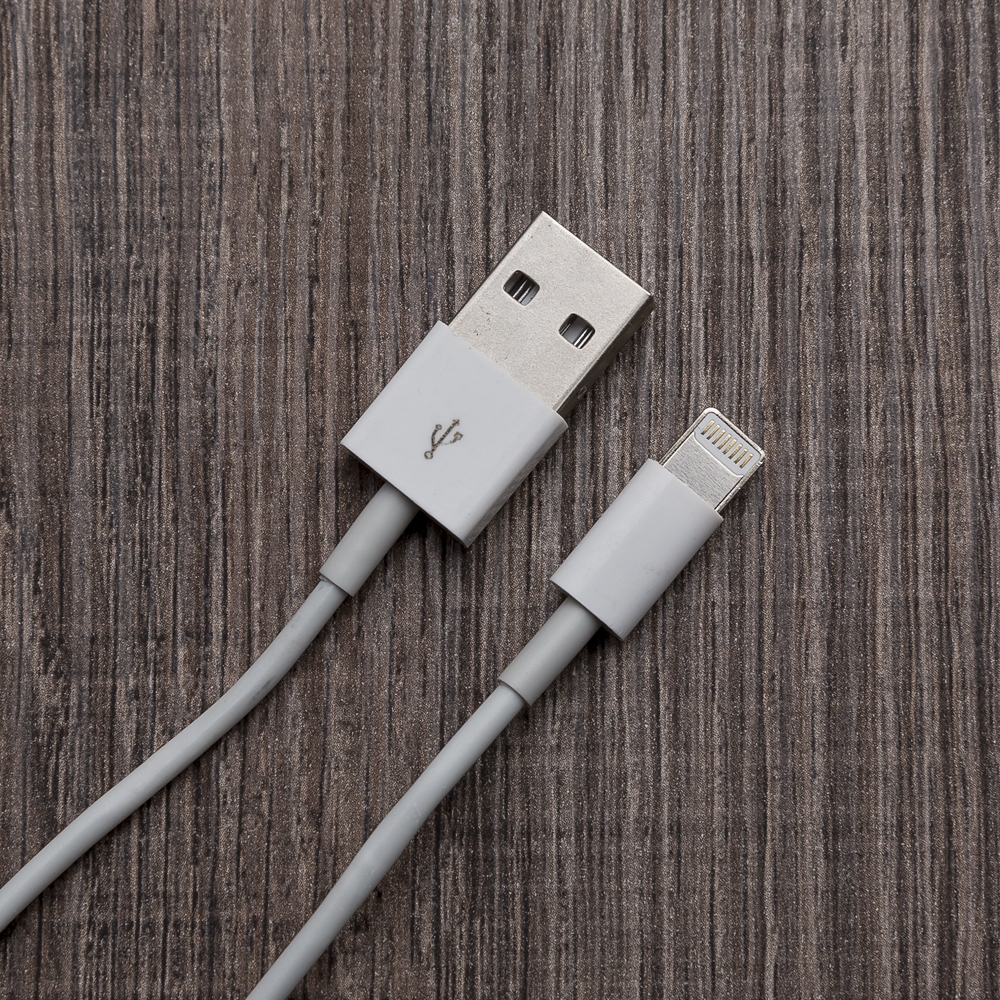 CABO USB COM ENTRADA LIGHTNING/IPHONE. personalizado