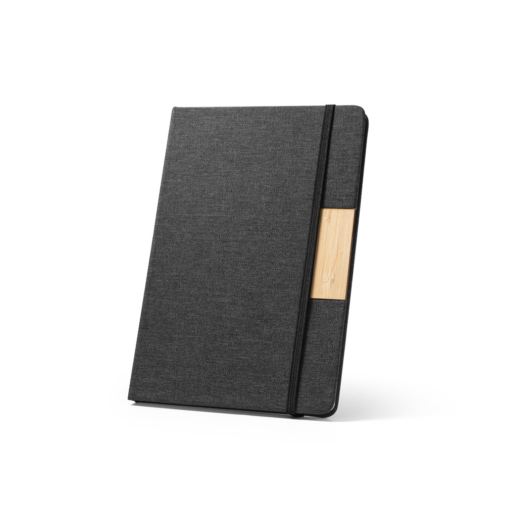 MÁRQUEZ. Caderno A5 de capa dura em tecido PET 100% reciclado, com páginas pautadas recicladas personalizado