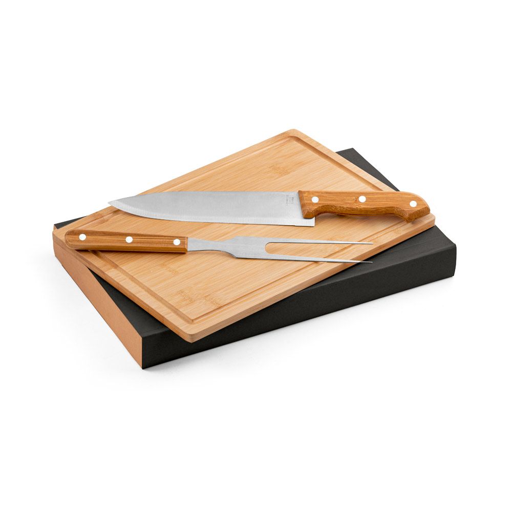 ALIOLI BOARD. Kit churrasco em caixa kraft com tábua em bambu e 2 utensílios em aço inox e bambu personalizado