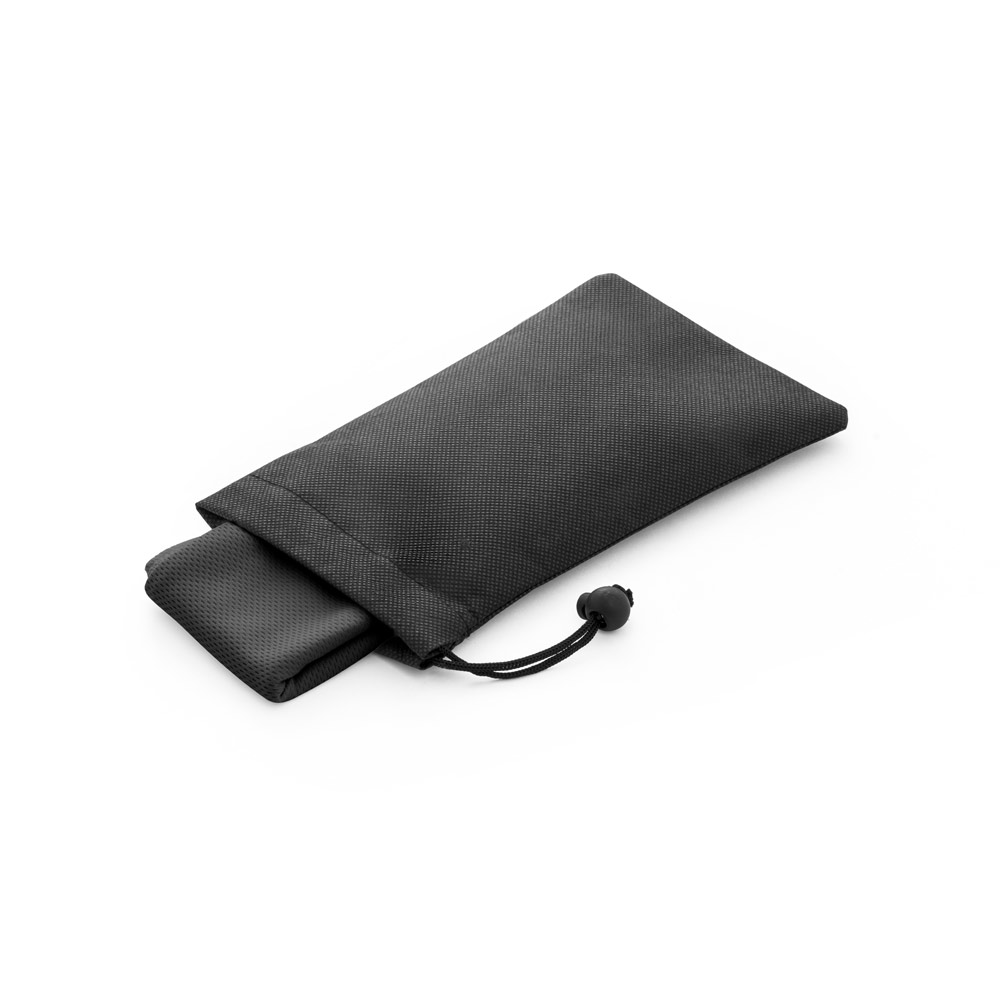 BERNAL. Toalha esportiva refrescante em poliéster 100% reciclado com bolsa em non-woven personalizado