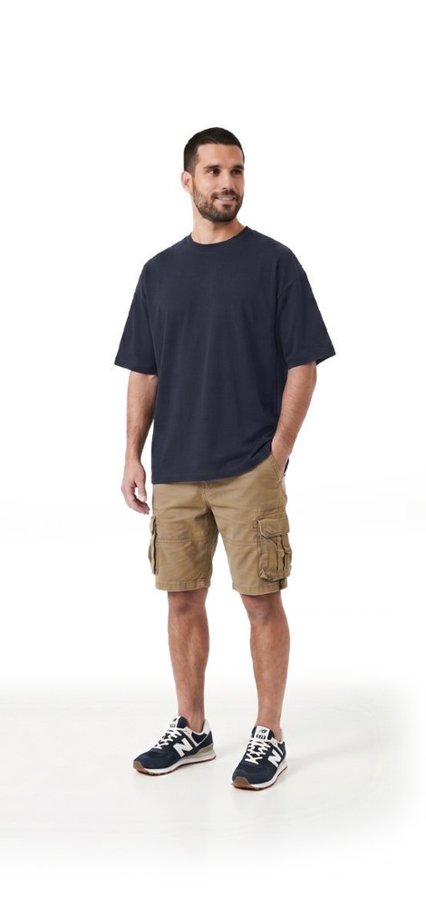 T-Shirt Oversized · Essentials personalizado com a sua marca