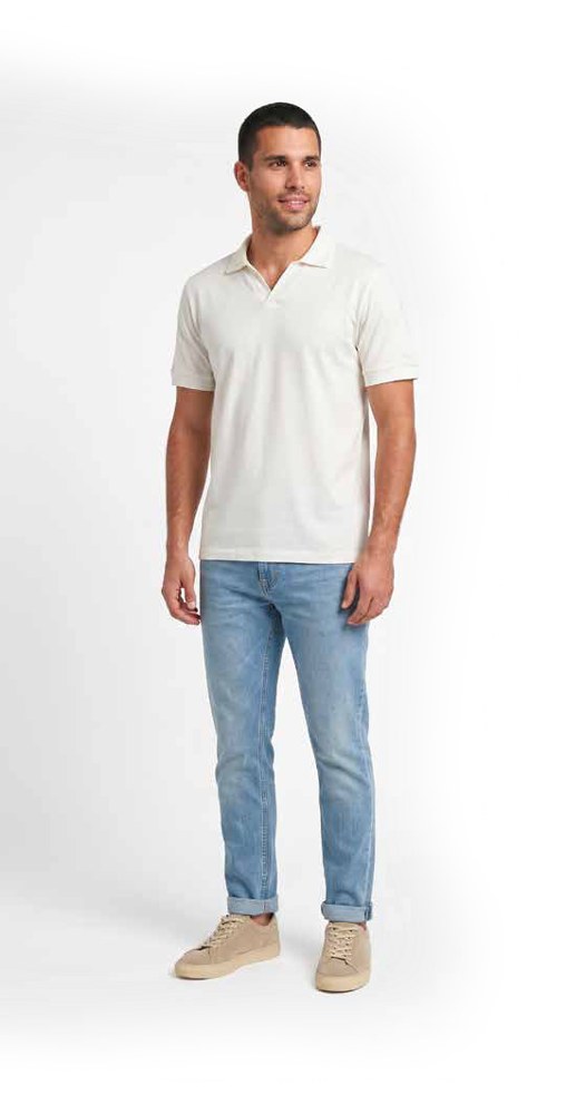 Polo Patch V · Essentials personalizado com a sua marca