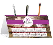 Calendário de Mesa · Porta Canetas · Horizontal · Couchê 250g personalizado com a sua marca