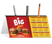 Calendário de Mesa · Porta Canetas · Horizontal · Couchê 300g personalizado com a sua marca